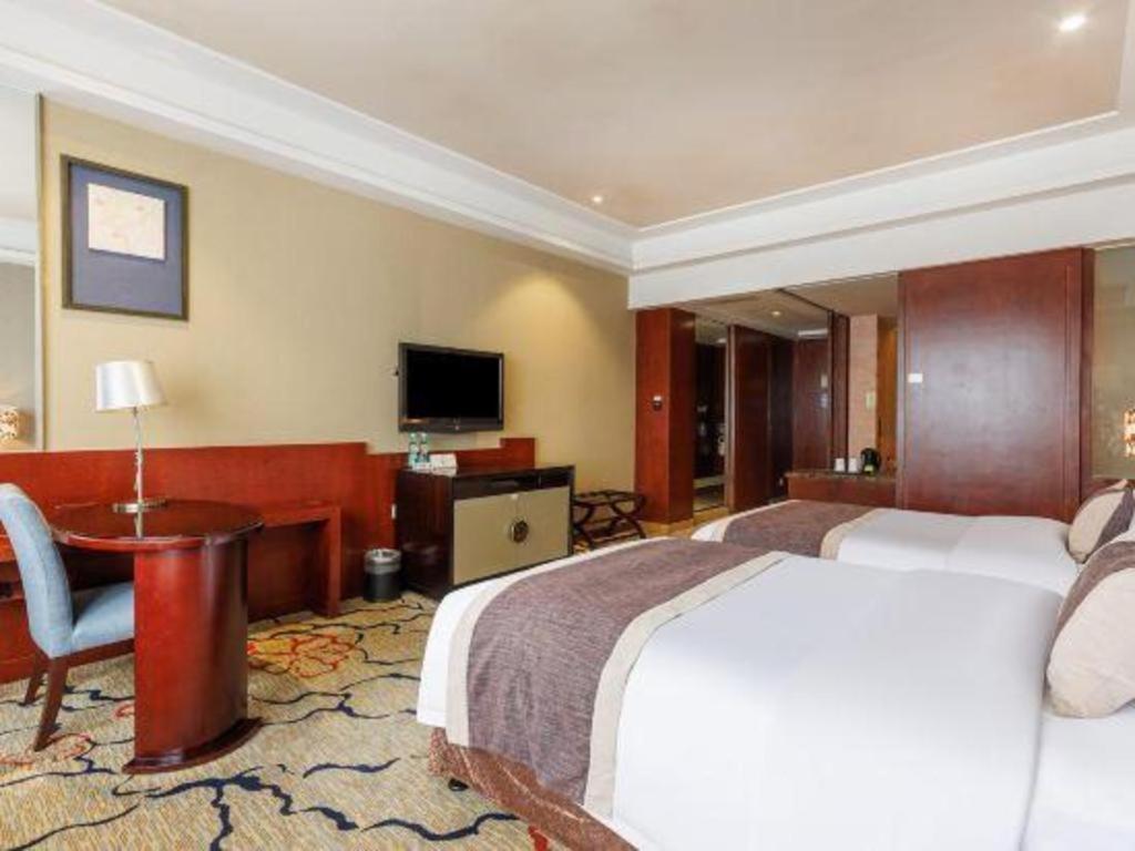 Eurasia International Hotel Dongguan  Bagian luar foto