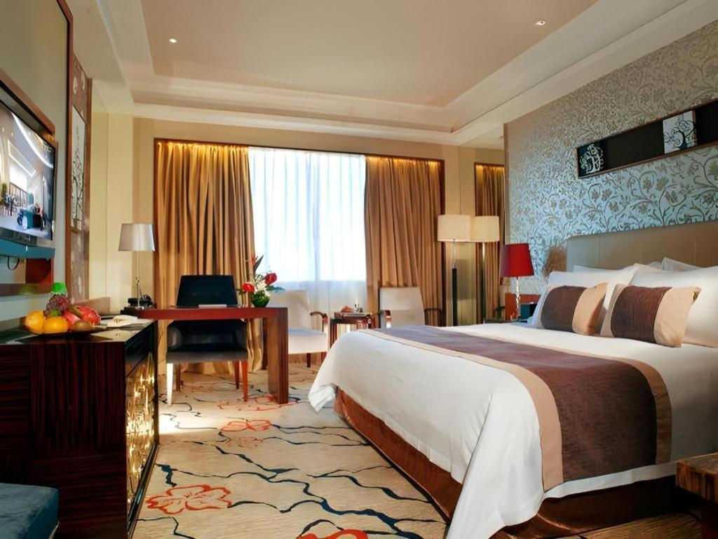 Eurasia International Hotel Dongguan  Bagian luar foto
