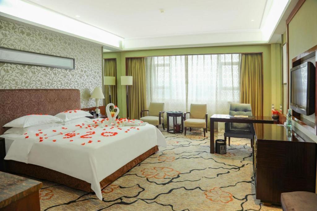 Eurasia International Hotel Dongguan  Bagian luar foto