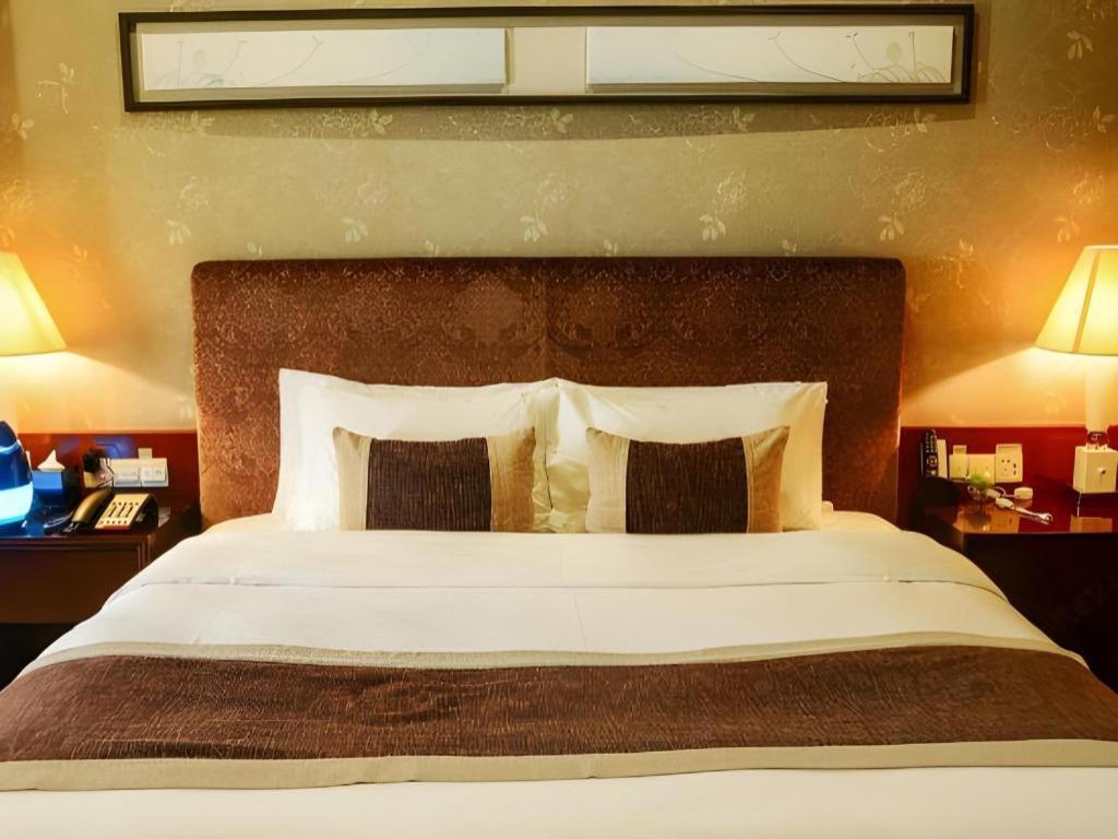 Eurasia International Hotel Dongguan  Bagian luar foto