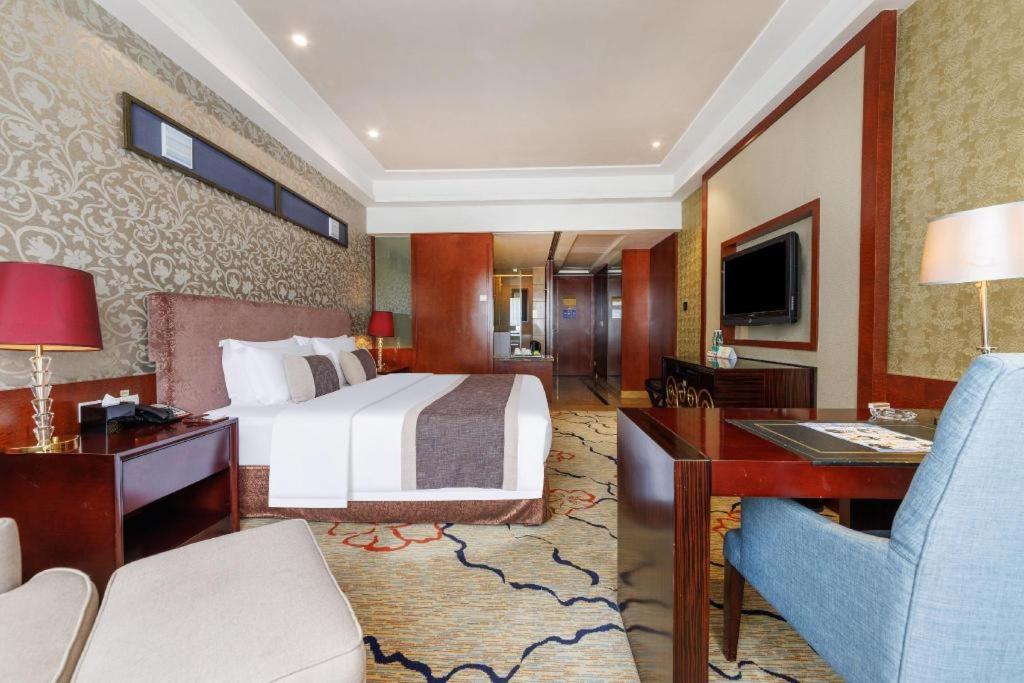 Eurasia International Hotel Dongguan  Bagian luar foto