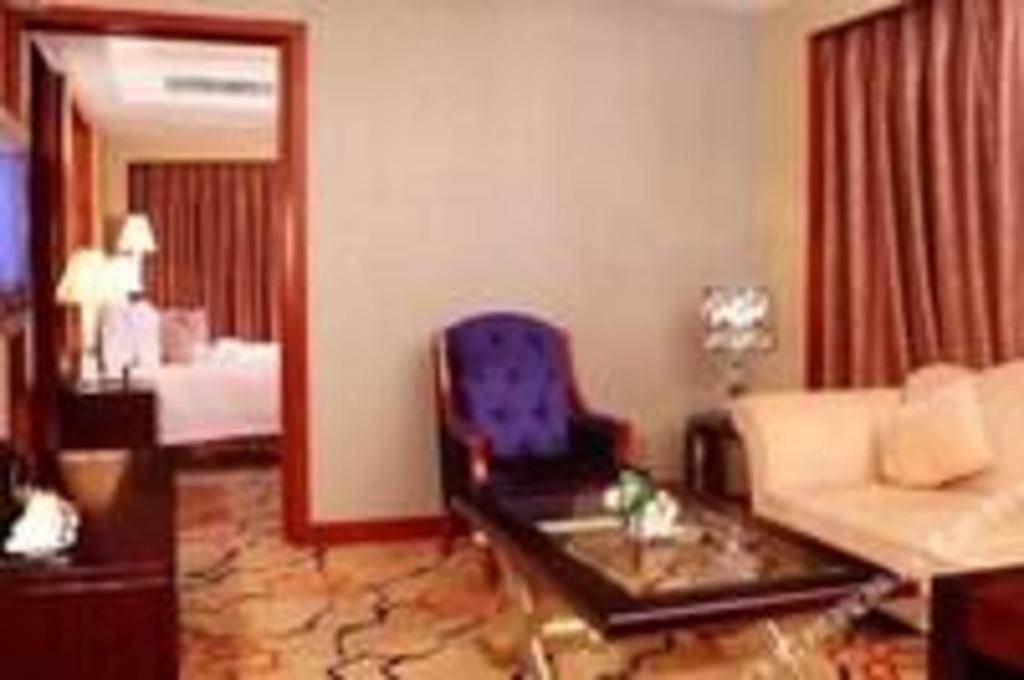 Eurasia International Hotel Dongguan  Bagian luar foto