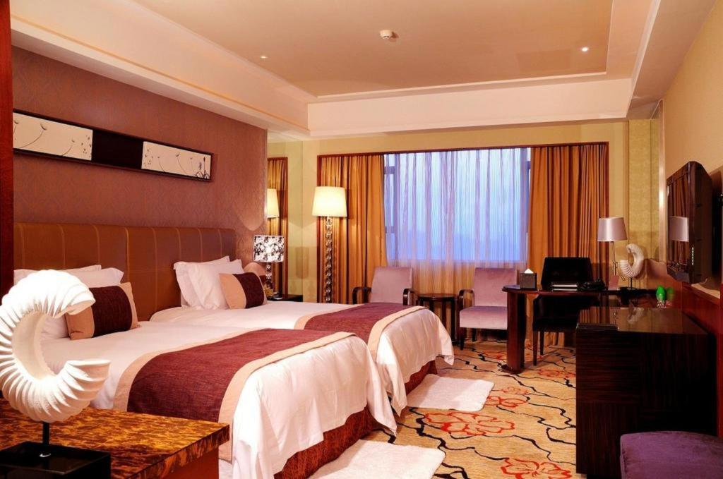 Eurasia International Hotel Dongguan  Bagian luar foto