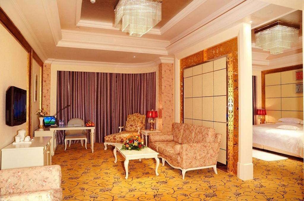 Eurasia International Hotel Dongguan  Bagian luar foto