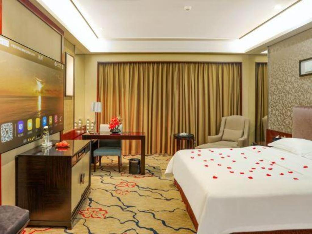 Eurasia International Hotel Dongguan  Bagian luar foto