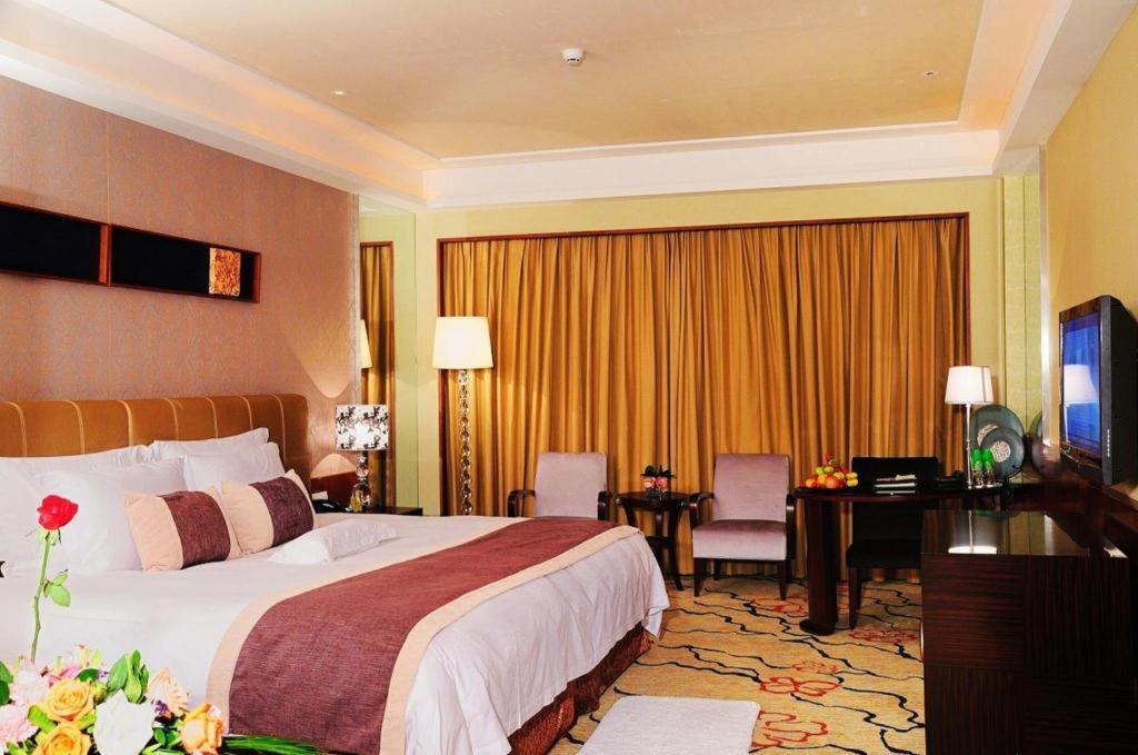 Eurasia International Hotel Dongguan  Bagian luar foto