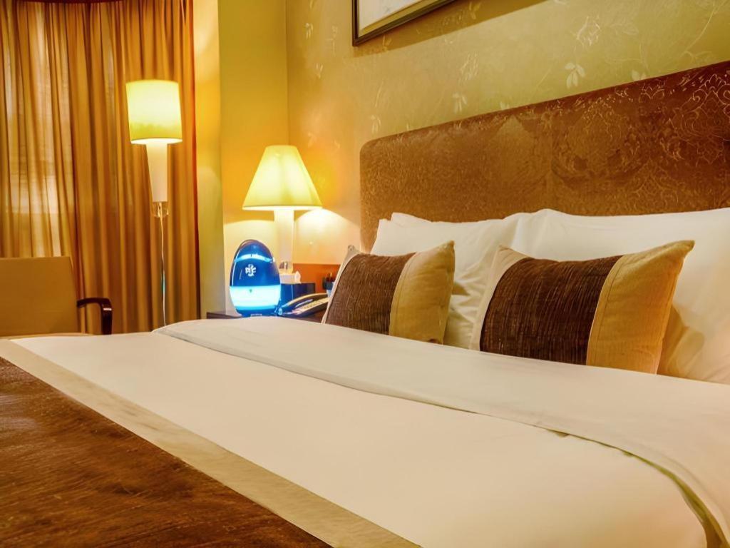 Eurasia International Hotel Dongguan  Bagian luar foto