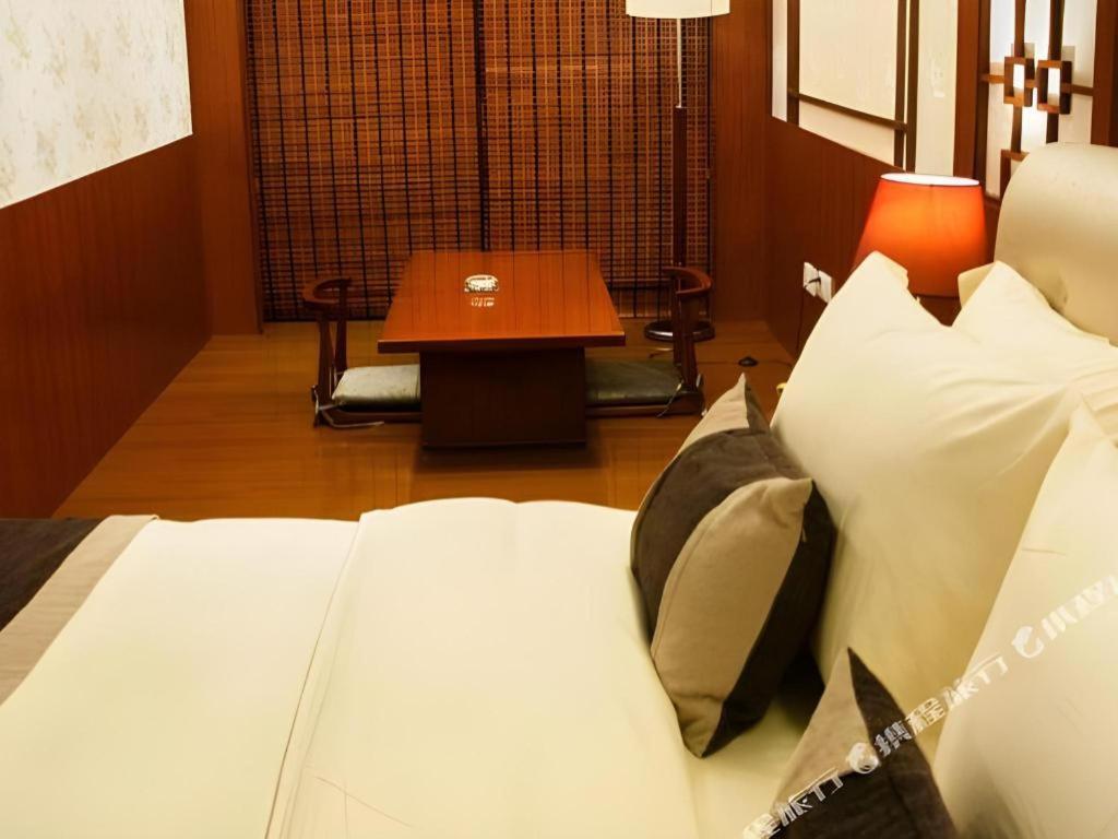 Eurasia International Hotel Dongguan  Bagian luar foto