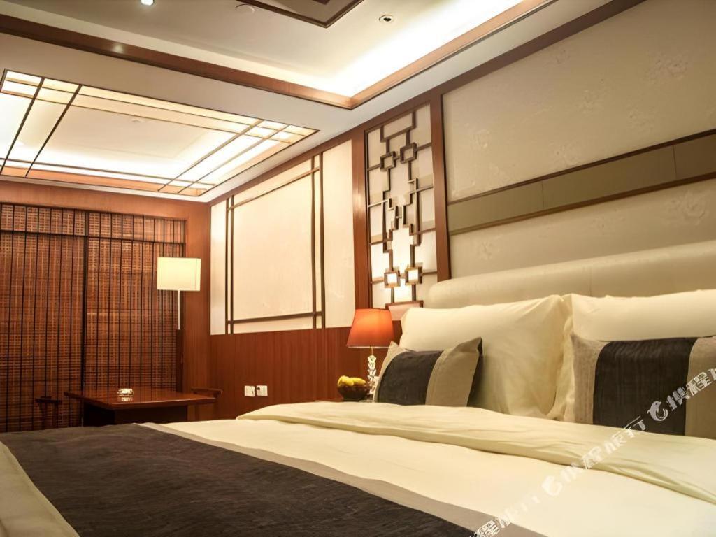 Eurasia International Hotel Dongguan  Bagian luar foto