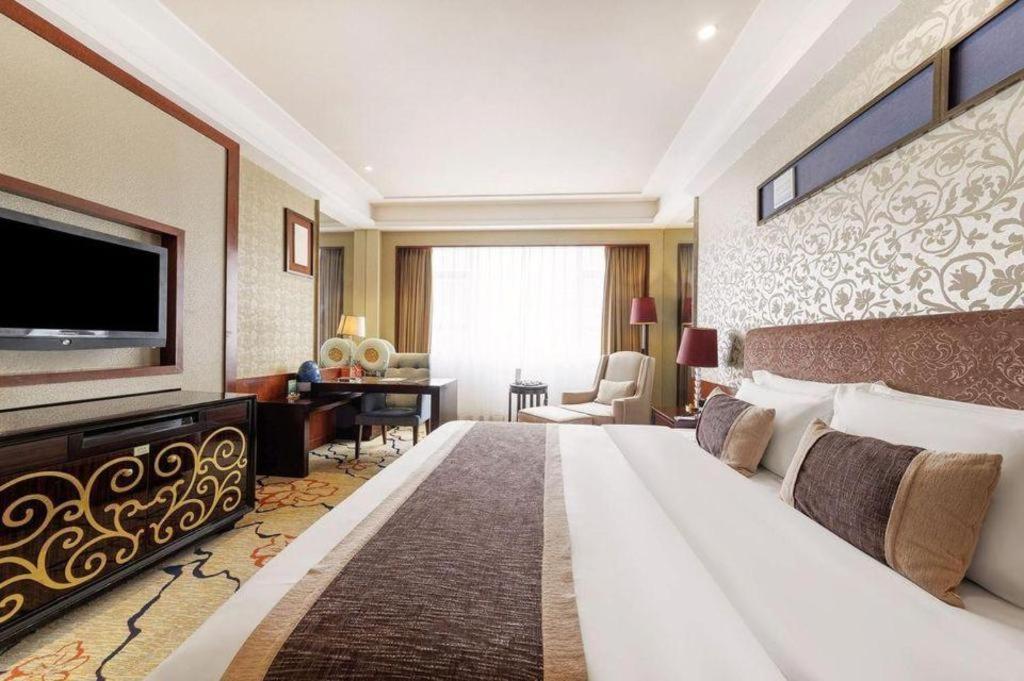 Eurasia International Hotel Dongguan  Bagian luar foto
