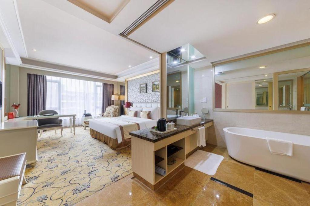 Eurasia International Hotel Dongguan  Bagian luar foto