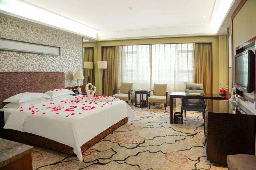 Eurasia International Hotel Dongguan  Bagian luar foto