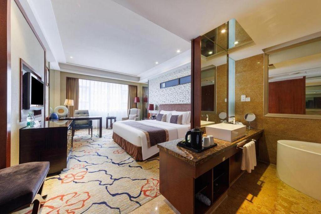 Eurasia International Hotel Dongguan  Bagian luar foto
