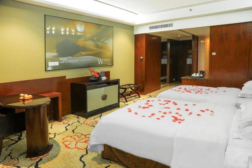 Eurasia International Hotel Dongguan  Bagian luar foto